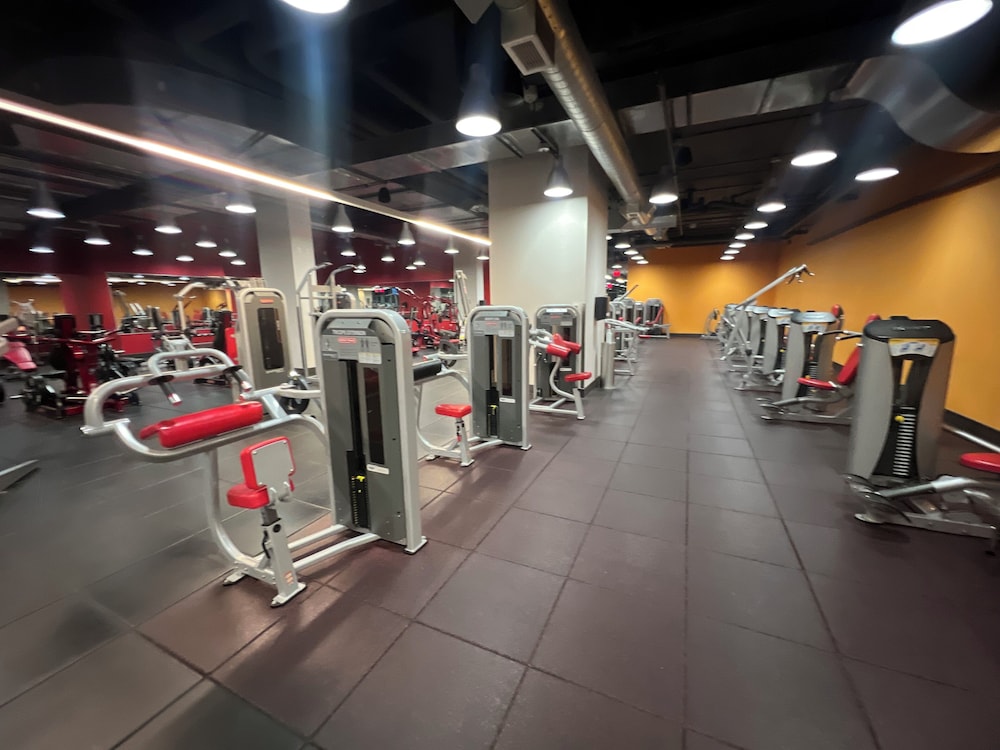 Family Size 2 Bedroom Fully Furnished Condo Sleeps 6, Parking Available, 3tvs