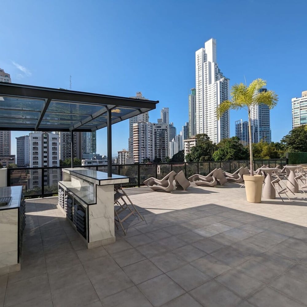 w Amazing 1BR With Beautiful View in Calle 50 view 4