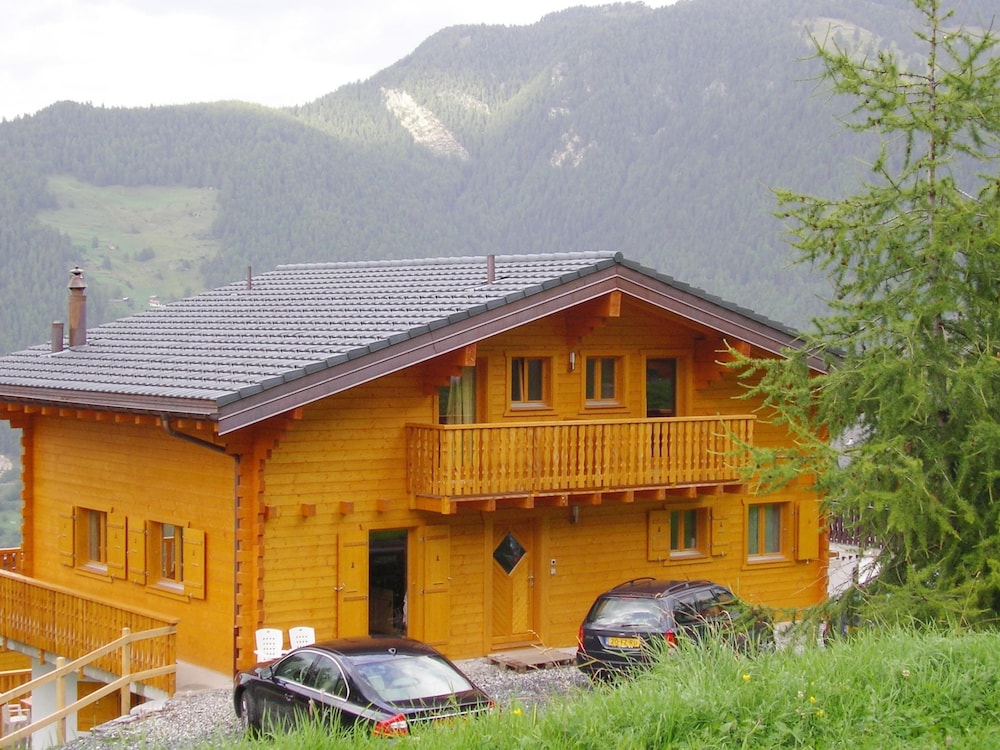 Spacious Chalet near Center of La Tzoumaz