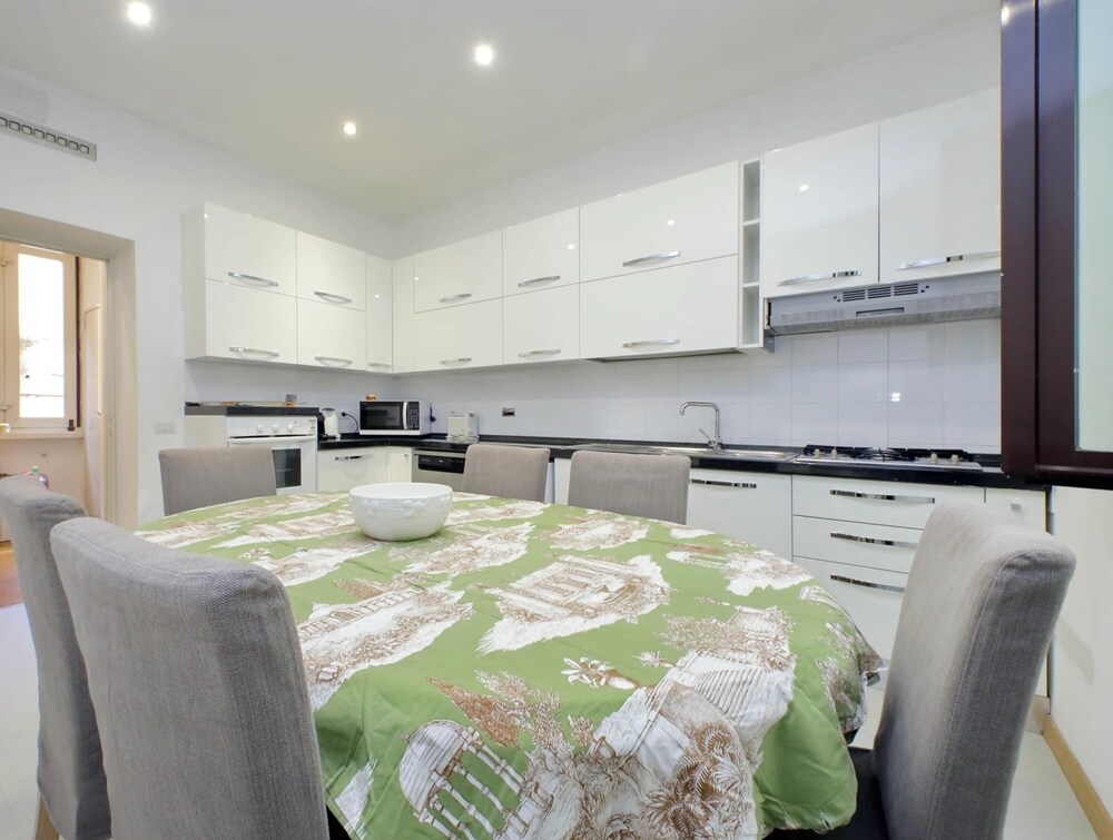 New The Triton - Spacious and Elegant Apartment With A C Between Trevi Fountain and Spanish St