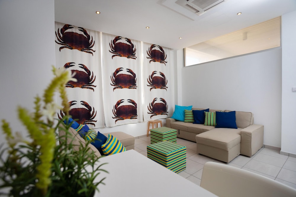 Athenaeum Beach Studio