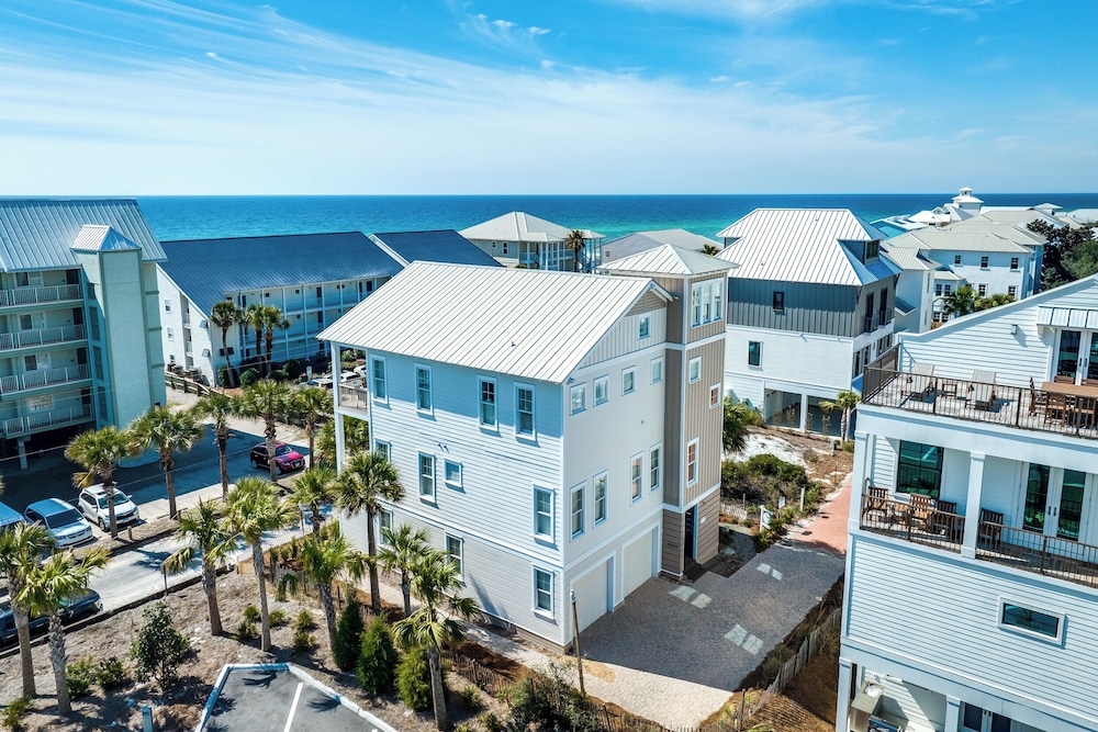 6br/5.5ba ~ Sleeps 20 ~ Perfect for Family Gateway!