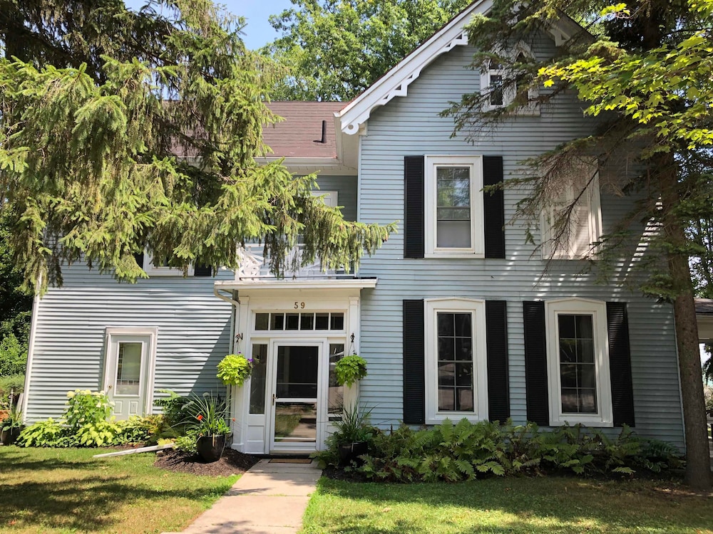 Gananoque Vacations - Waterside Inn - Property Image 12