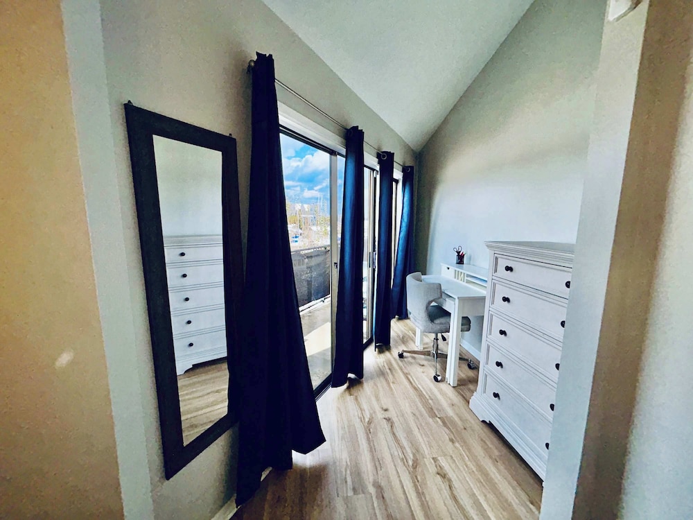 Marina Maison 2bdr Condo