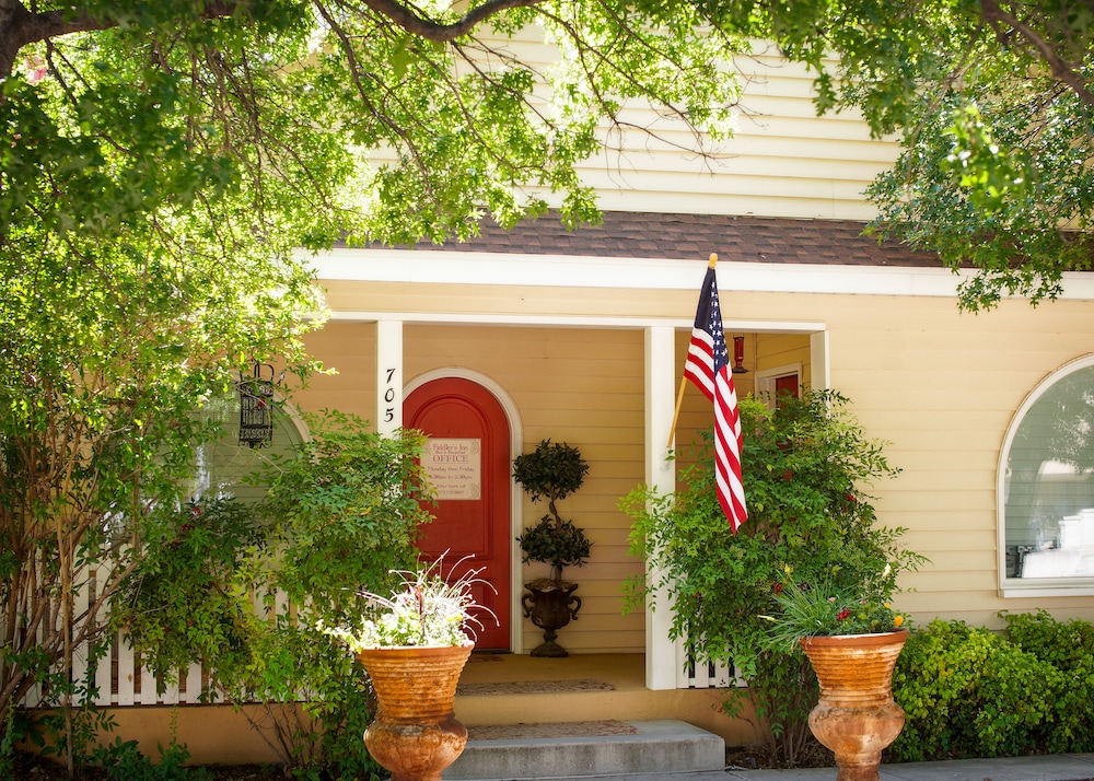 Hotel Fiddler's Inn - Image 1