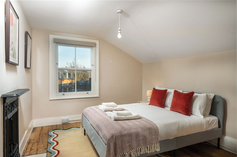 VESTO Three Bedroom Apartment in Clapham