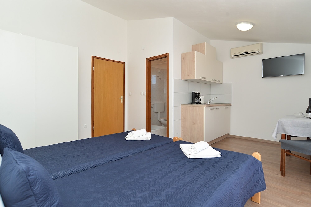 Apartments Emil 596