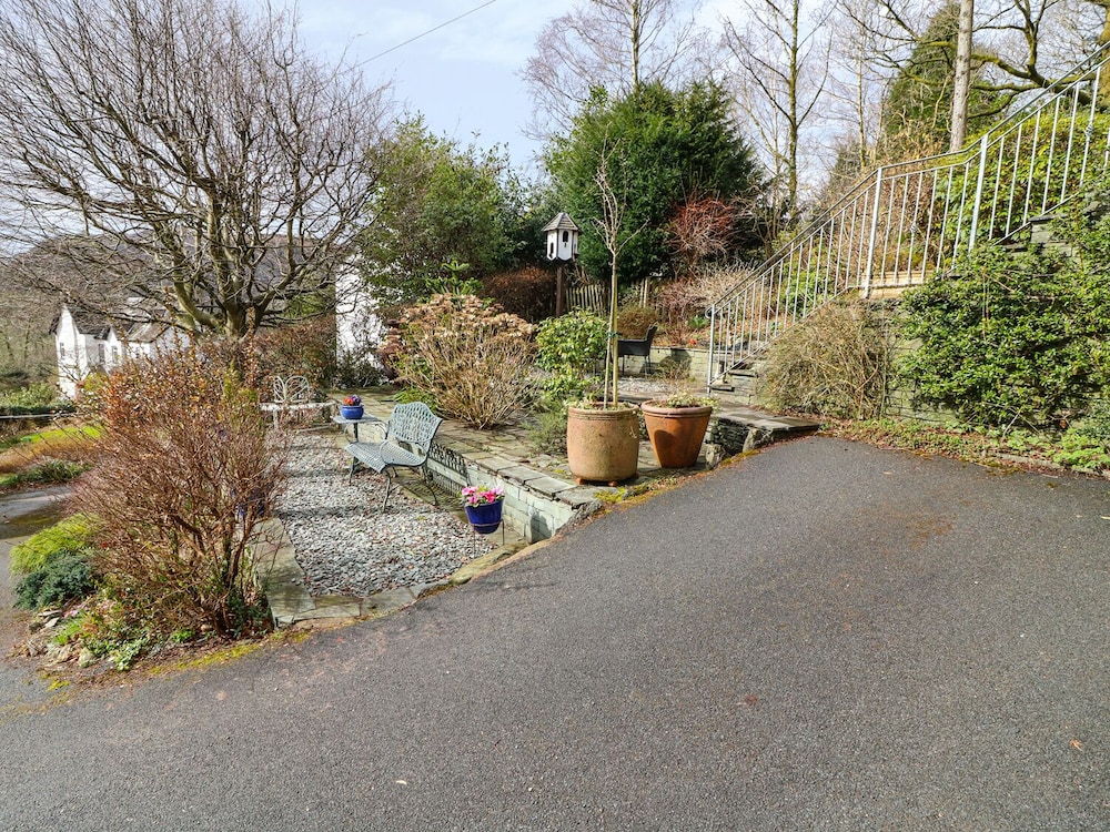 Long Crag Annexe view 3