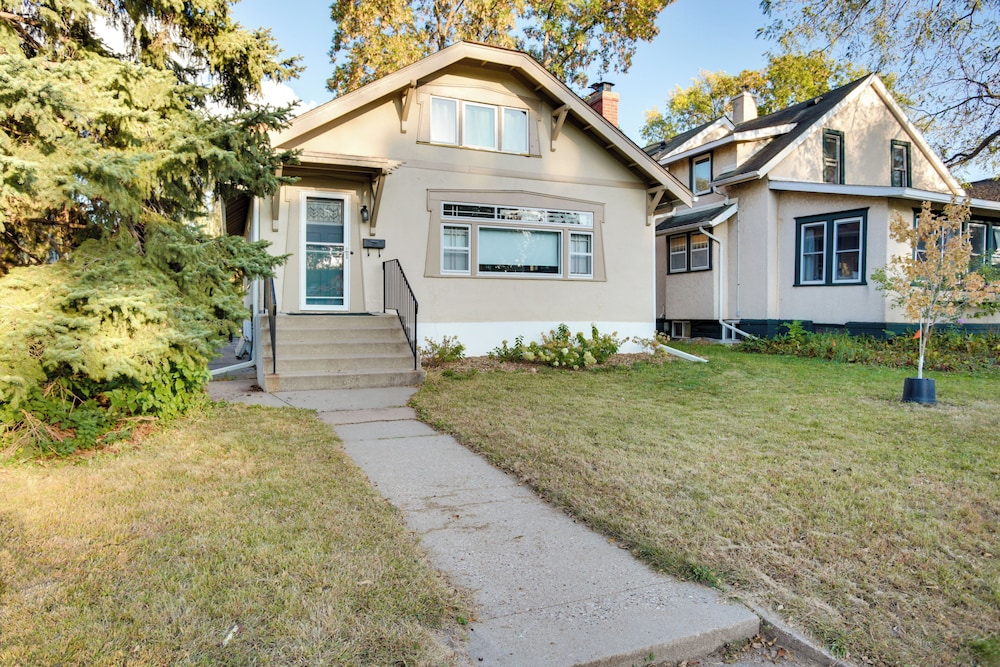 5 Mi to Mall of America: South Minneapolis Home