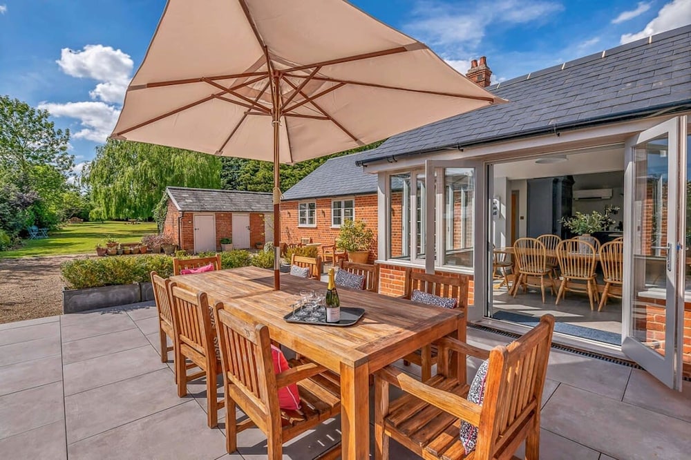 Luxury Home With Large Garden - The School House view 3