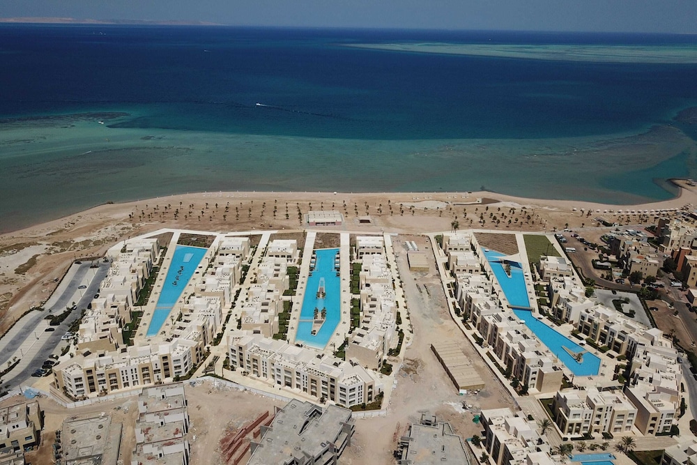 Xuru Stays I Roomy & Relaxed 1bdr @ Mangroovy Free Beach & Pool