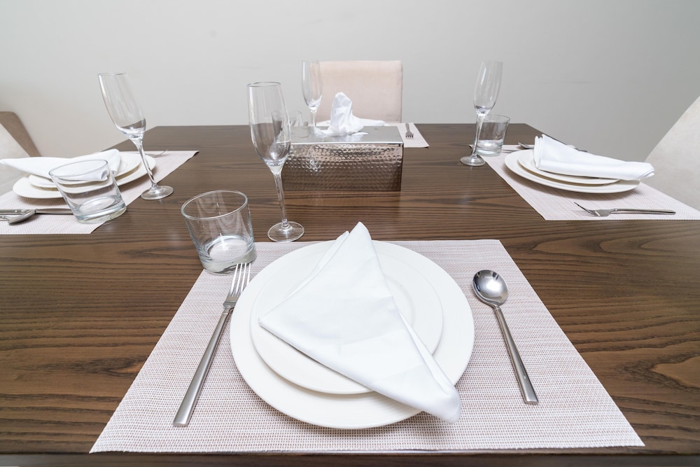 Lux BnB 1BD Discovery Gardens