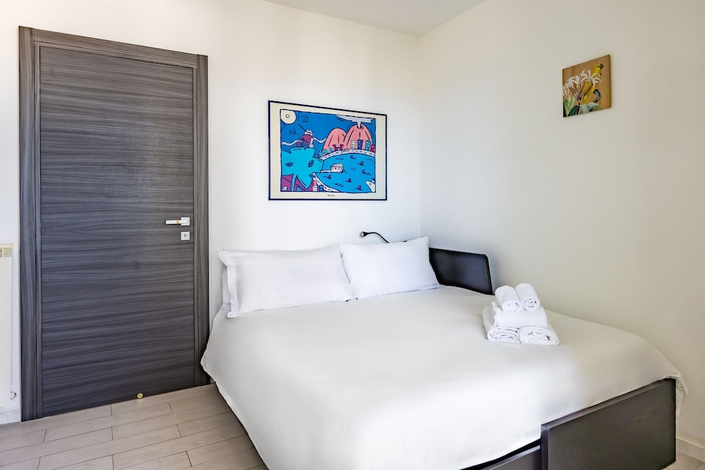 Casa Kenzo With Parking by Napoliapartments