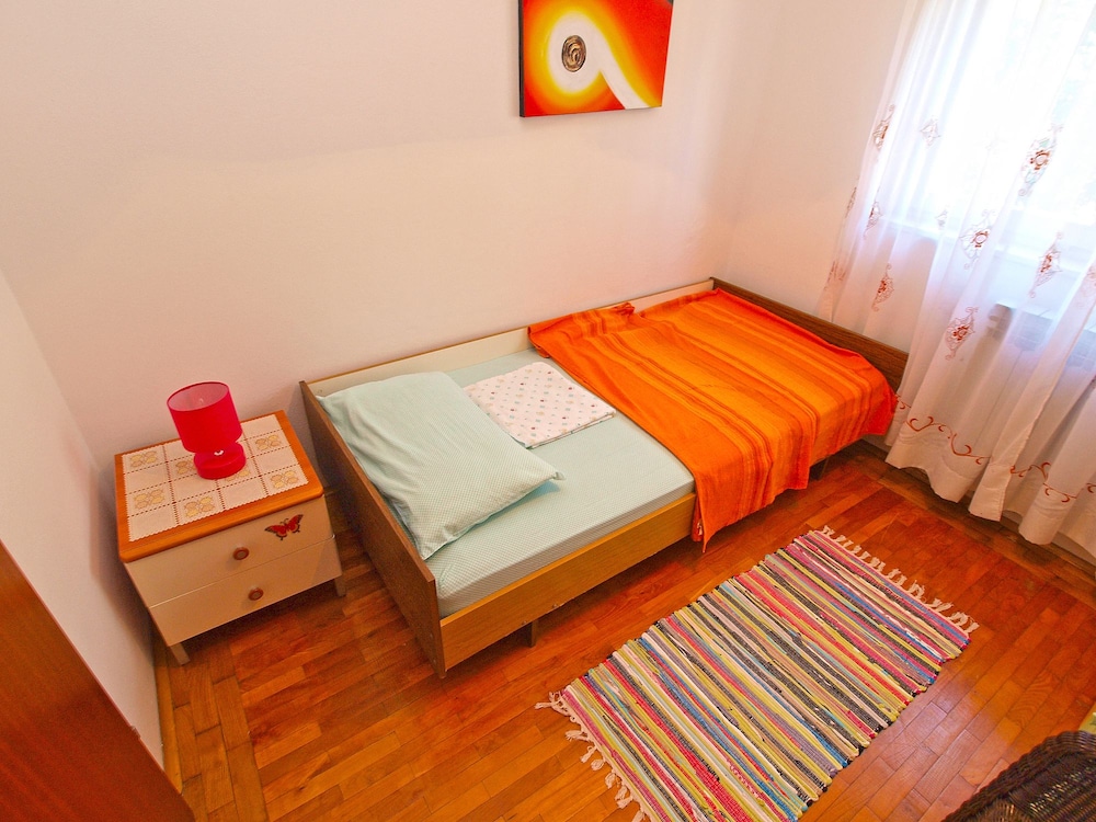 Apartments Vladislava 906