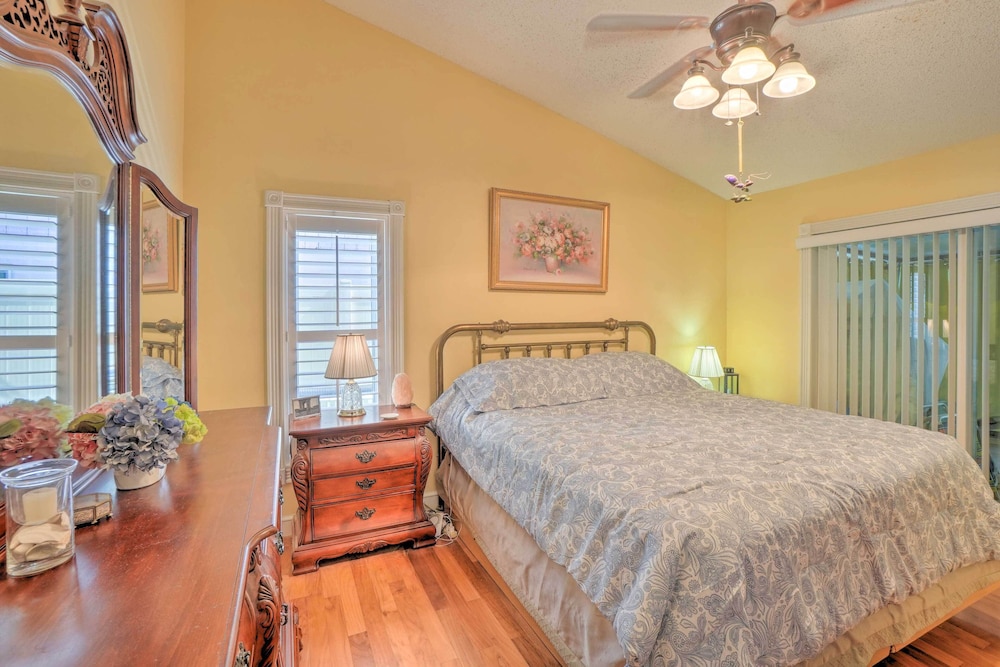 Tampa Home w/ Hot Tub ~ 15 Mi to Downtown!