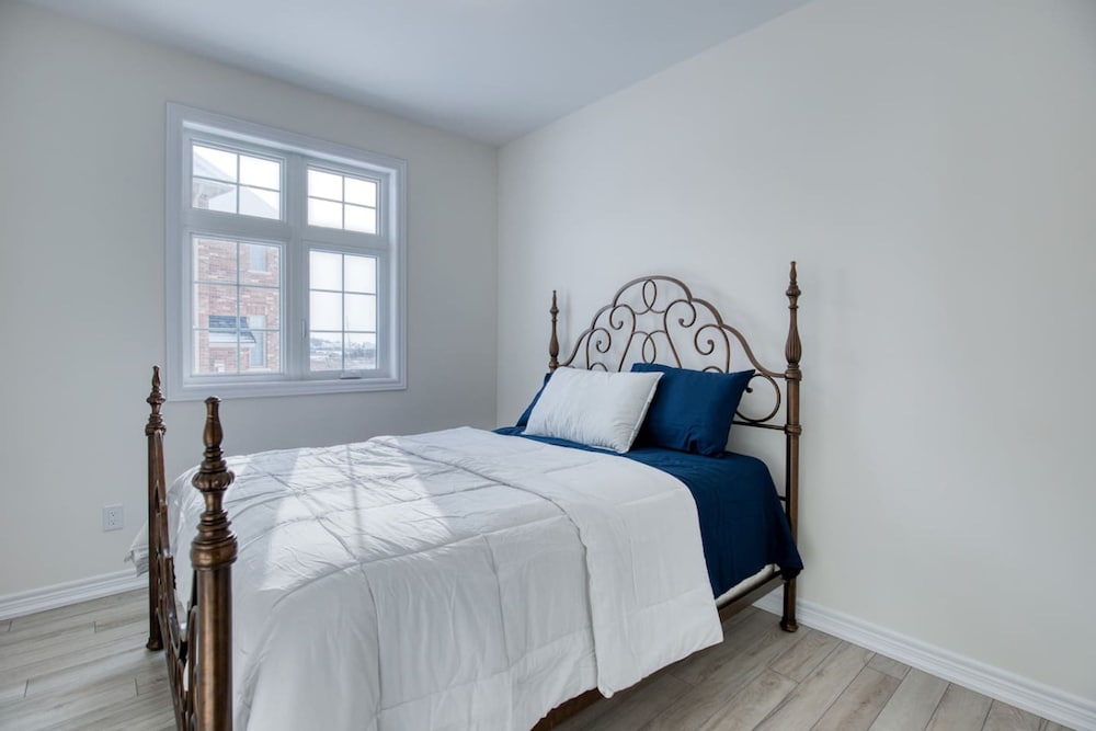 Spacious Brand New 4-bed Retreat in Quinte West