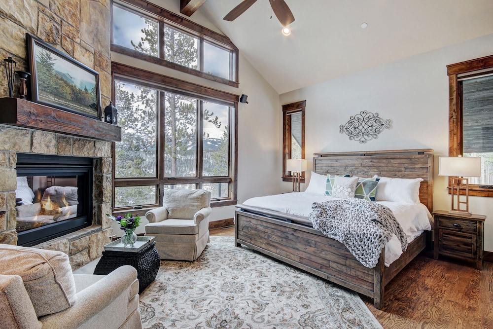 Breck Escape 6 Bedroom Home by RedAwning view 3