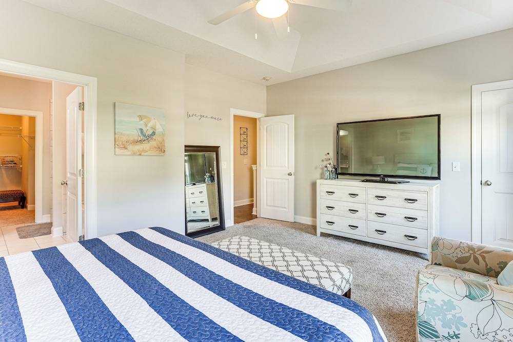 3 Mi to Pier Village: Dog-friendly St Simons Home!