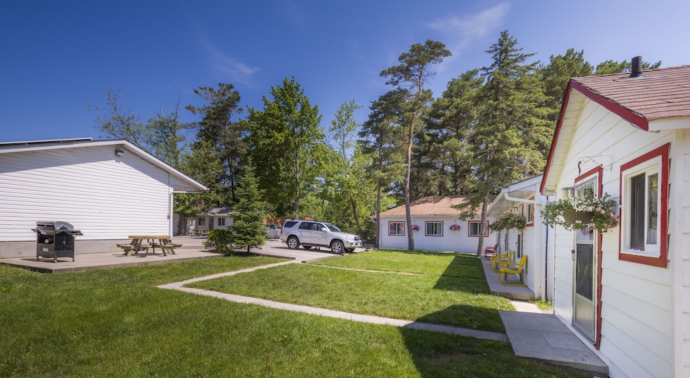 Hollywood Cottages