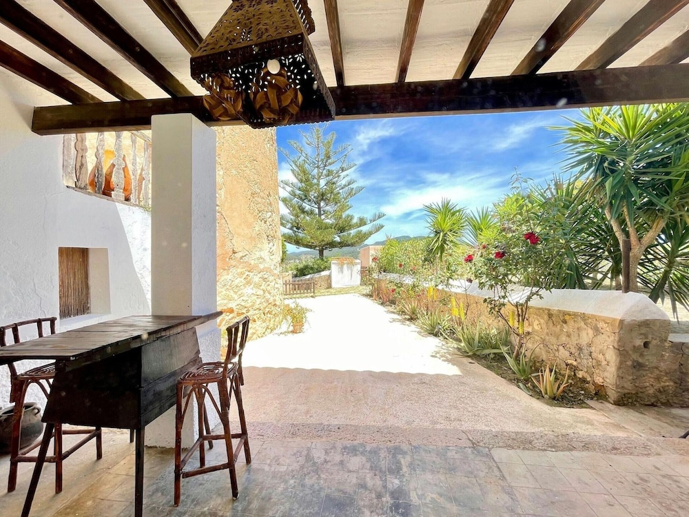 Holiday Home Near Stunning Beaches