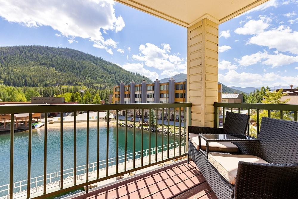 1483 Lakeside 1 Bedroom Condo