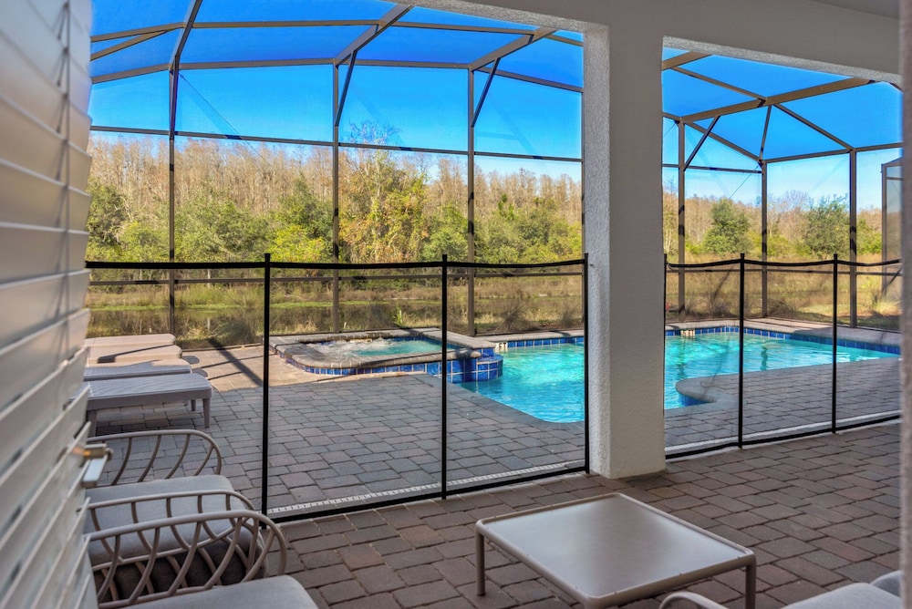 8BR Villa - Game Room & Themed Rooms