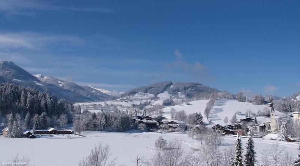 Charming Apartment in Goldegg, Austria - Mountain Views & Private Entrance