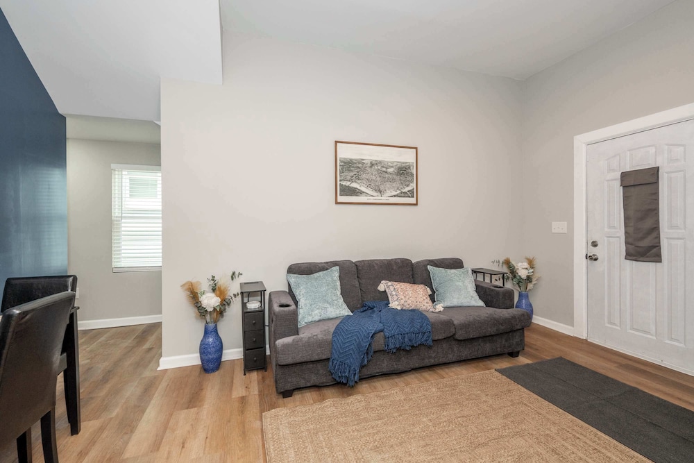 Queen City Retreat 1 - Cozy Home for 6 Near Attractions & Restaurants