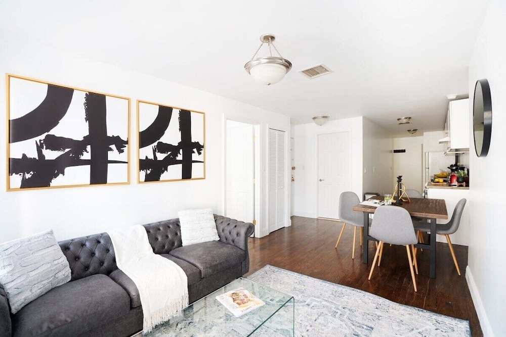 1435 UES Apartment