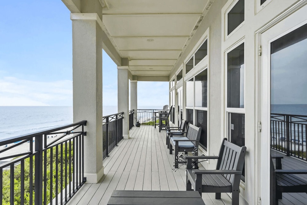Grovey by the Sea by Avantstay Oceanfront, Private Beach, Pool Access
