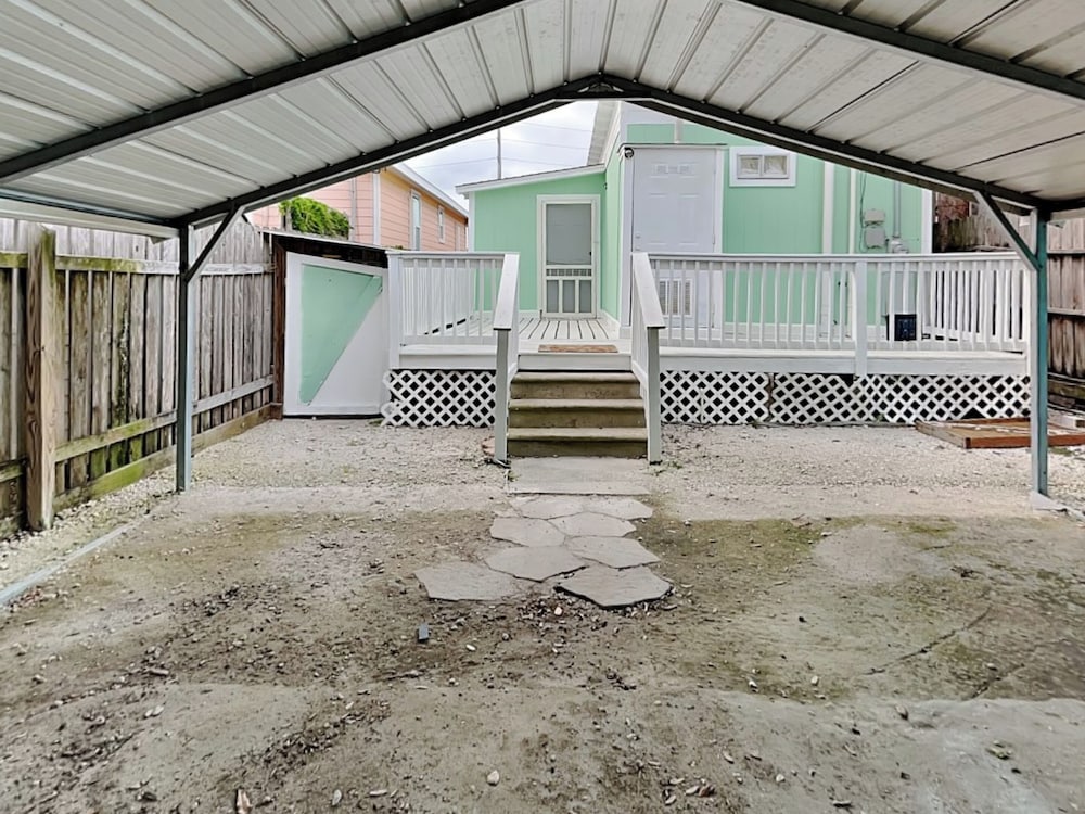 Sugar Shack Bungalow by Ryson Vacation Rentals