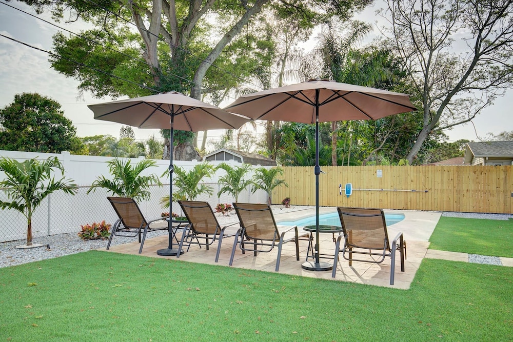 Palm Oasis 2 2 Serene Backyard Private Poolside