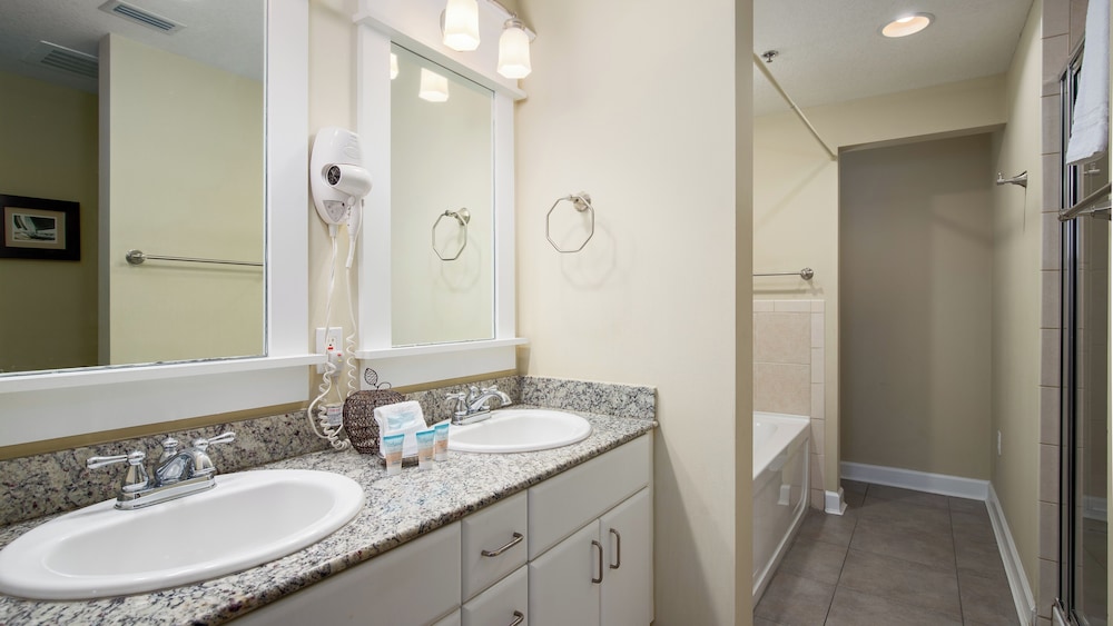 20th Floor Condo! Sleeps 8! Gulf Front Master Suite w/ Beautiful Gulf Views!