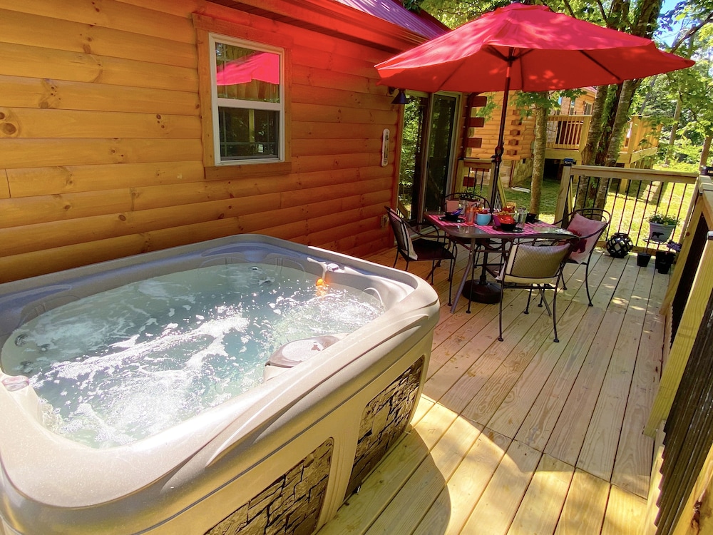 Cozy Bear Den 2 Bedroom Cabin by RedAwning view 5
