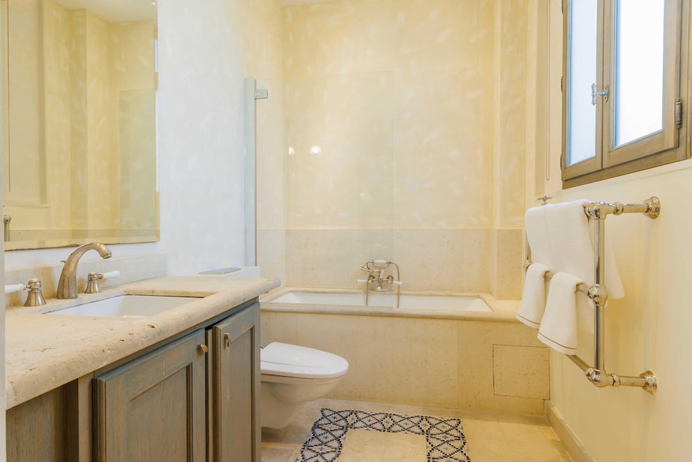 Luxury Mansion With Garden in Heart of Neuilly