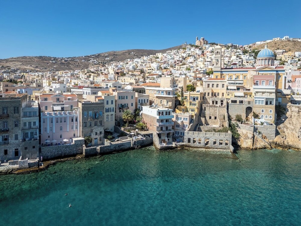 Seaside Neoclassical Property in Vaporia Ermoupoli
