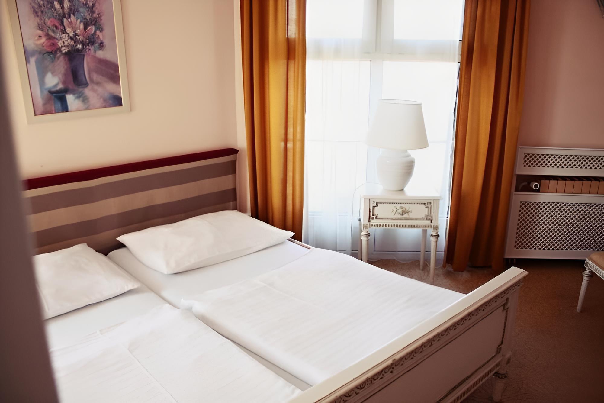 Hotel Monica