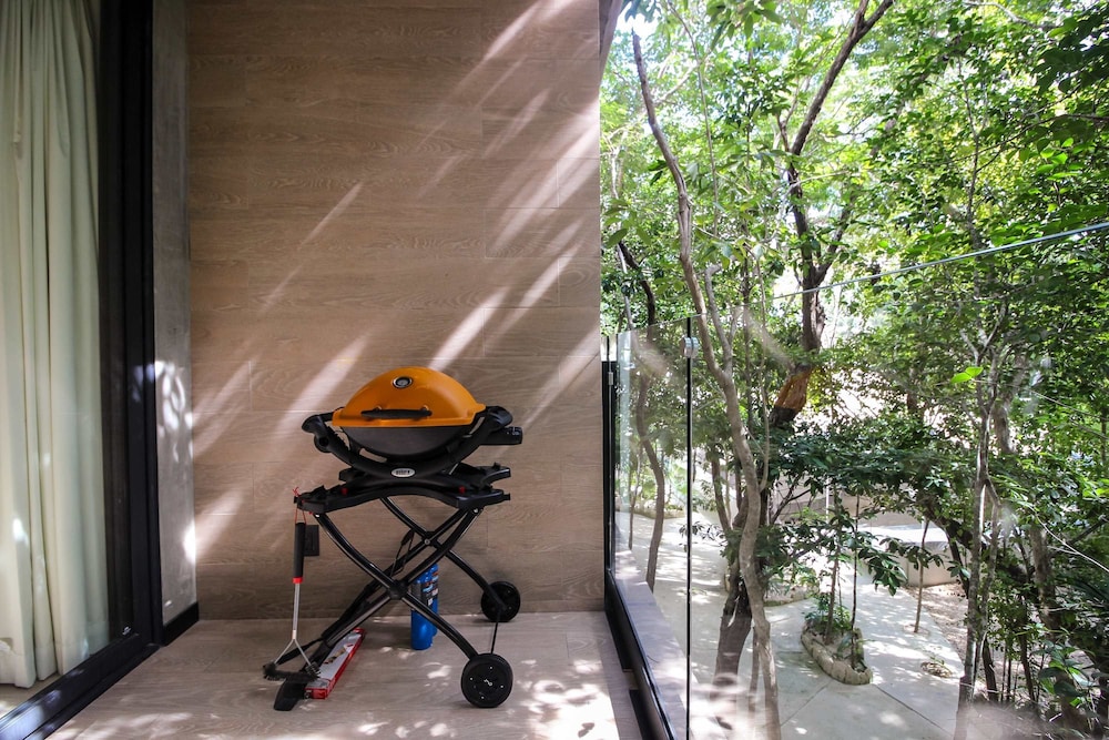 Couple s Retreat in Prime Location Rooftop Pool