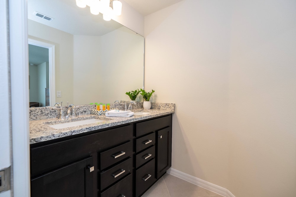 Windsor Cay 7BR Water Park Free