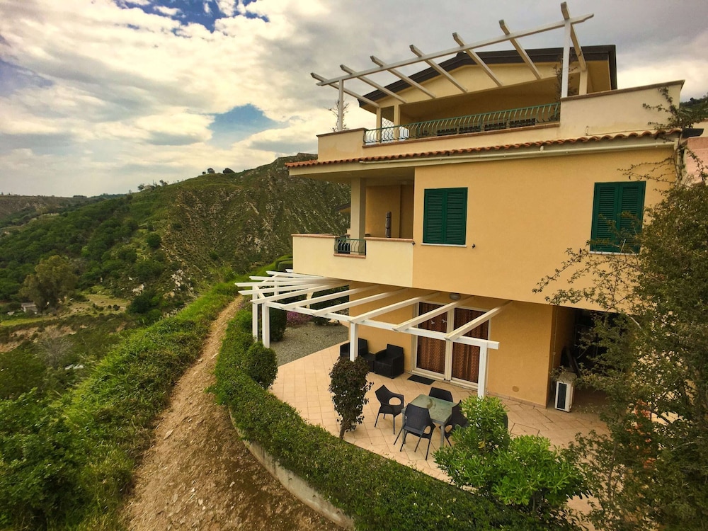 Family Sea-view Retreat in Parghelia photo 4