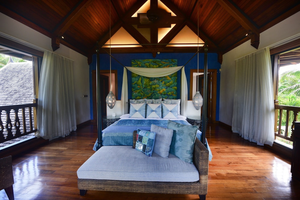 Sankhara Beachfront Villas