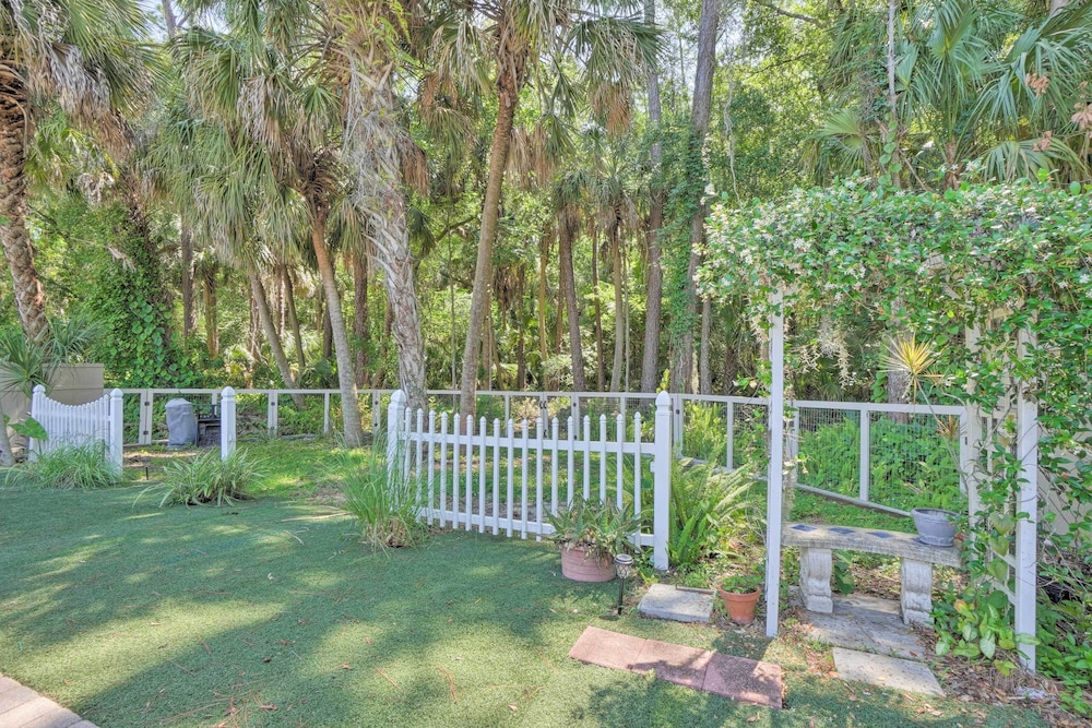 Tampa Home w/ Hot Tub ~ 15 Mi to Downtown!