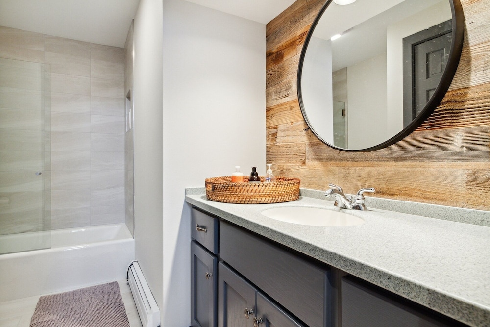 Slopeside In Okemo - Beautifully Renovated Spacious Family Townhouse 3 Bedroom Townhouse by RedAwning view 2