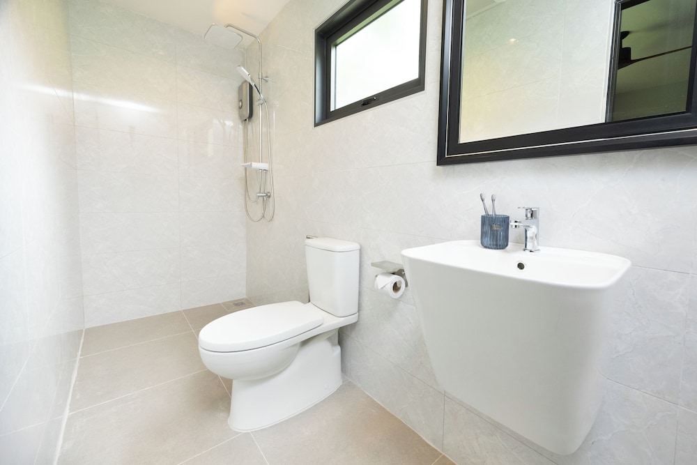 Villa Waree minutes to City and Beach