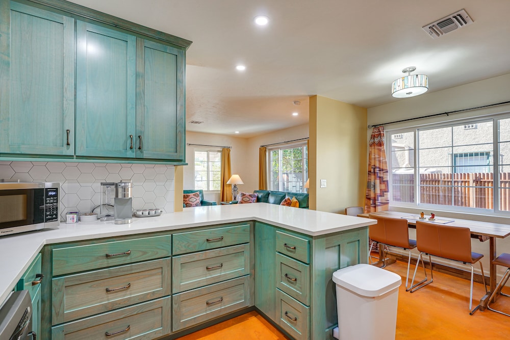 Ideally Located Tucson Townhome: 2 Mi to Downtown! view 2