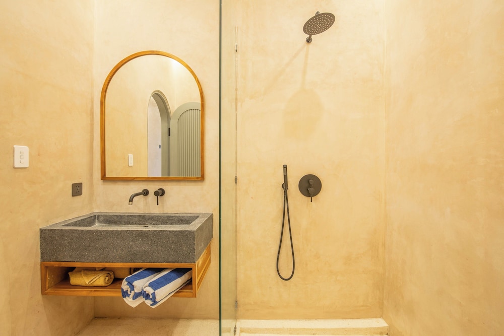 Sleek 2BR Villa, 5 Minutes to Bingin Beach