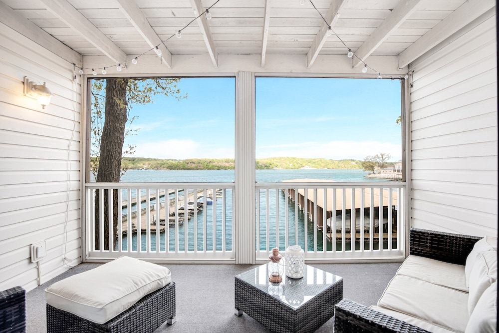 Spacious Family Friendly 3 Bed/3 Bath w/ Amazing Views, Lakeside Pool, & Boat Slip
