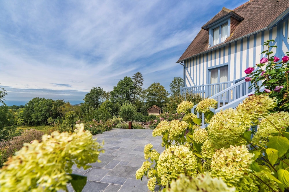 Blueberry of the Valley - House With Swimming Pool