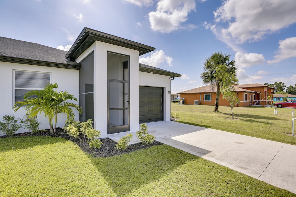 Lehigh Acres Family Getaway w/ Lanai + Golf Nearby