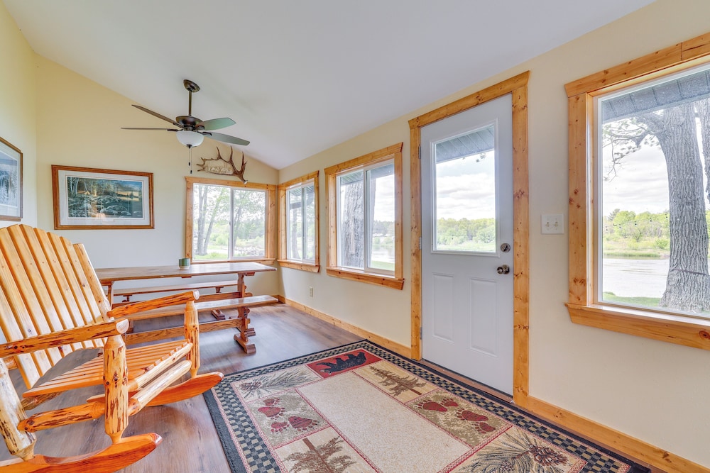 Hatfield Family Home on Lake Arbutus: Boat & Hike